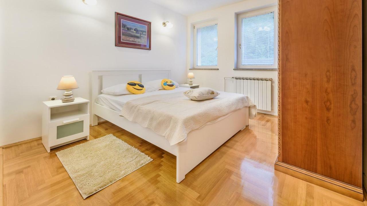 Central Apartment Smiley - Free Parking Zagreb Luaran gambar